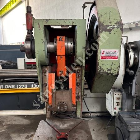 35 TON STEEL BODY ECCENTRIC PRESS (C OPENING IS WIDE), Eccentric Press