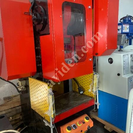 INDUSTRIAL EFFICIENCY: 80 TON ECCENTRIC PRESS WITH STEEL BODY, Eccentric Press