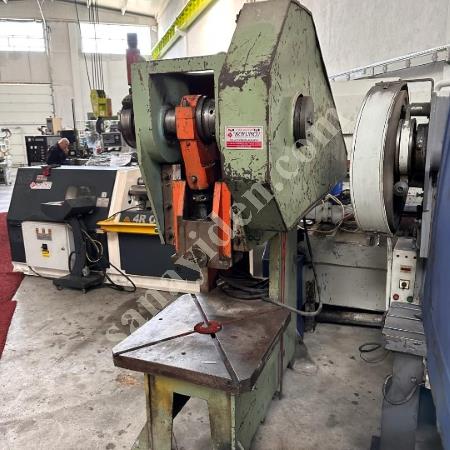 35 TON STEEL BODY ECCENTRIC PRESS (C OPENING IS WIDE), Eccentric Press